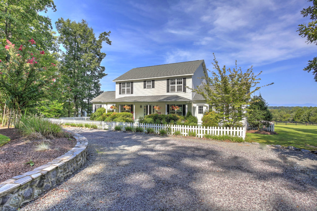 1Front ViewB of Main House-4080×2720-300dpi
