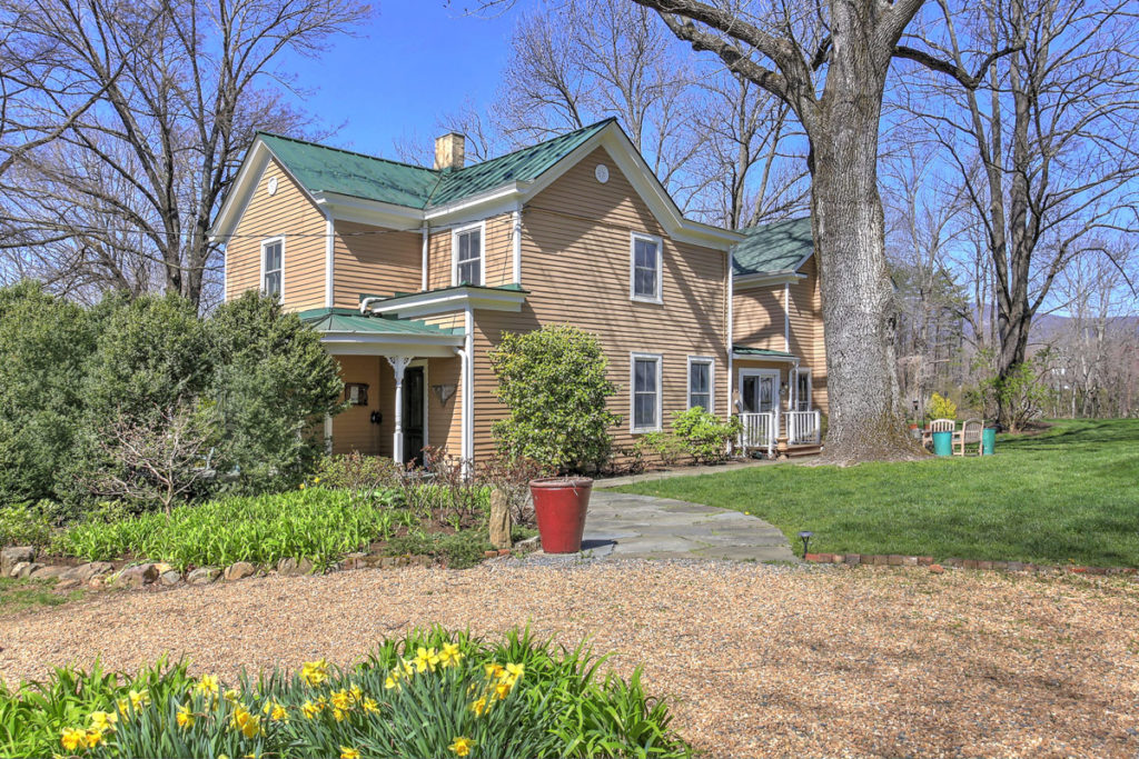_1-Hillsboro-Ln-Crozet-VA-print-001-6-Entrance-View-4080×2720-300dpi